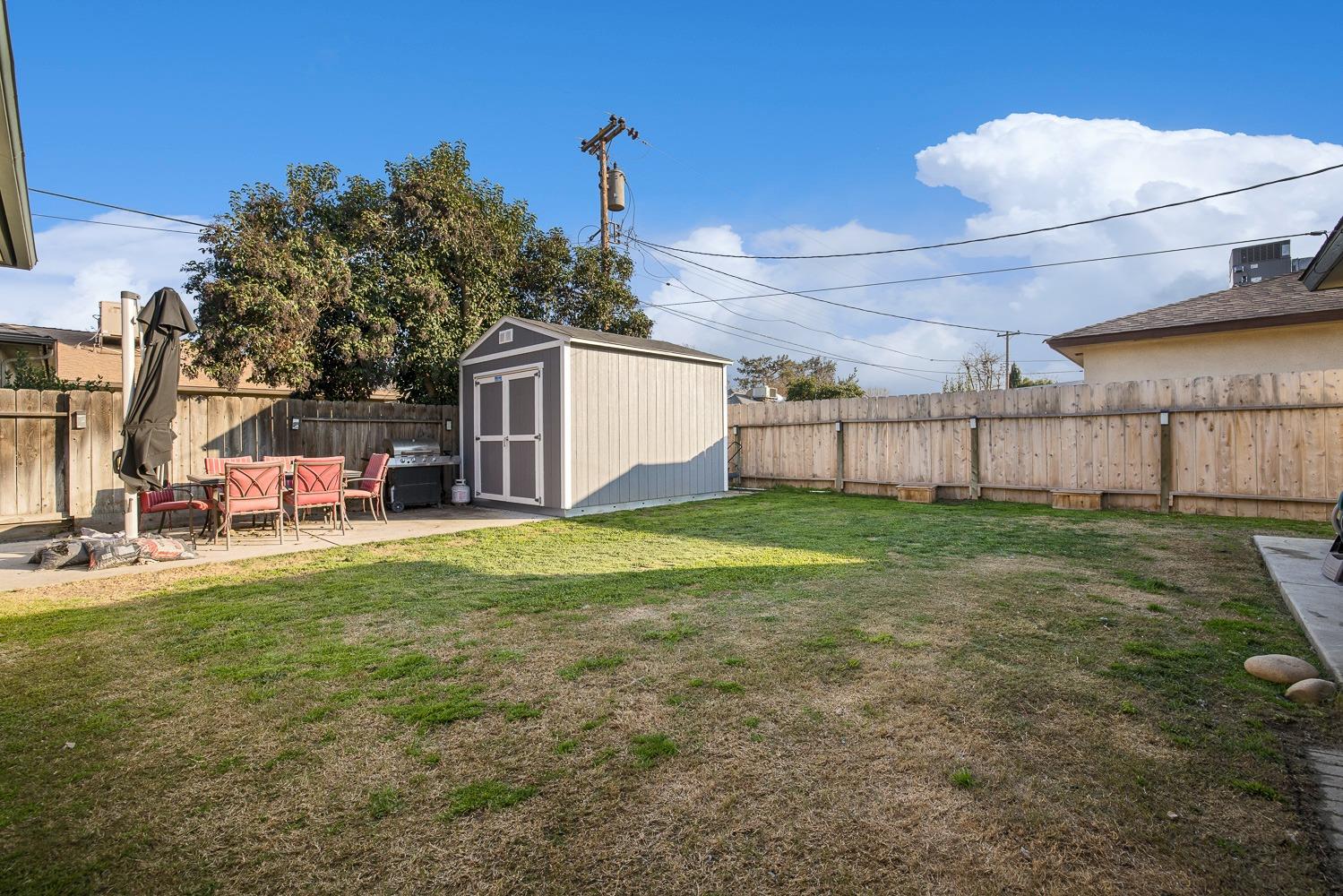 5780 North Angus Street Fresno, CA 93710 - Photo 36 of 41 a view of a house with backyard and porch