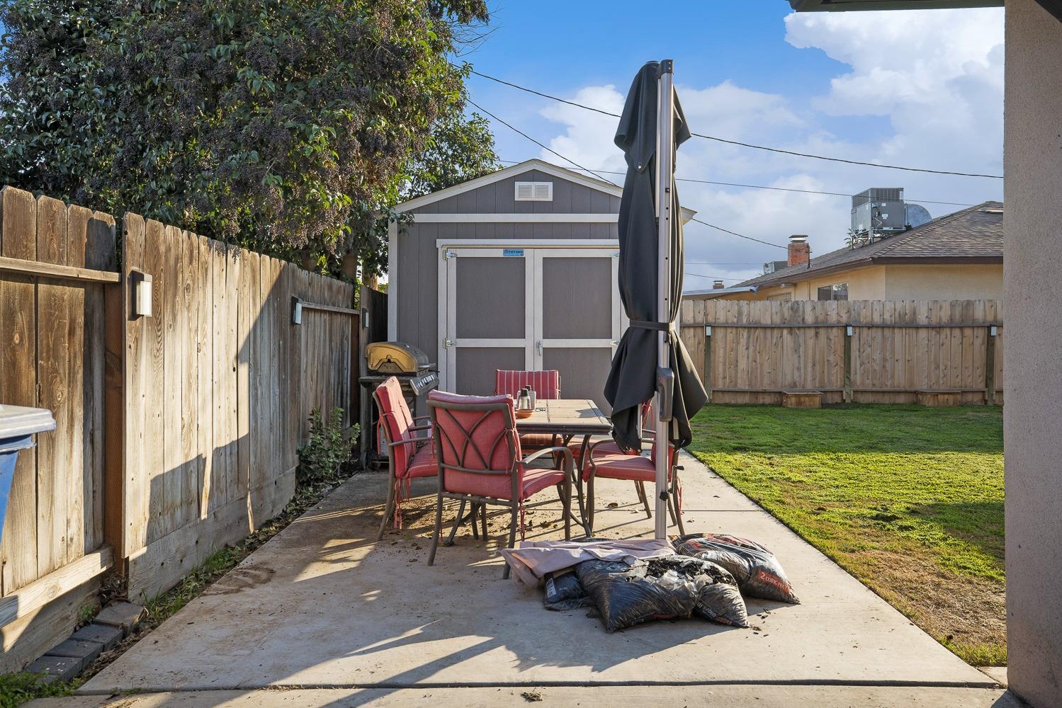 5780 North Angus Street Fresno, CA 93710 - Photo 39 of 41 a view of a patio with a table chairs and a yard
