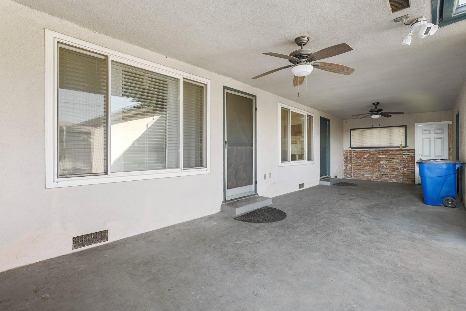 5780 North Angus Street Fresno, CA 93710 - Photo 40 of 41 a view of an empty room with a window