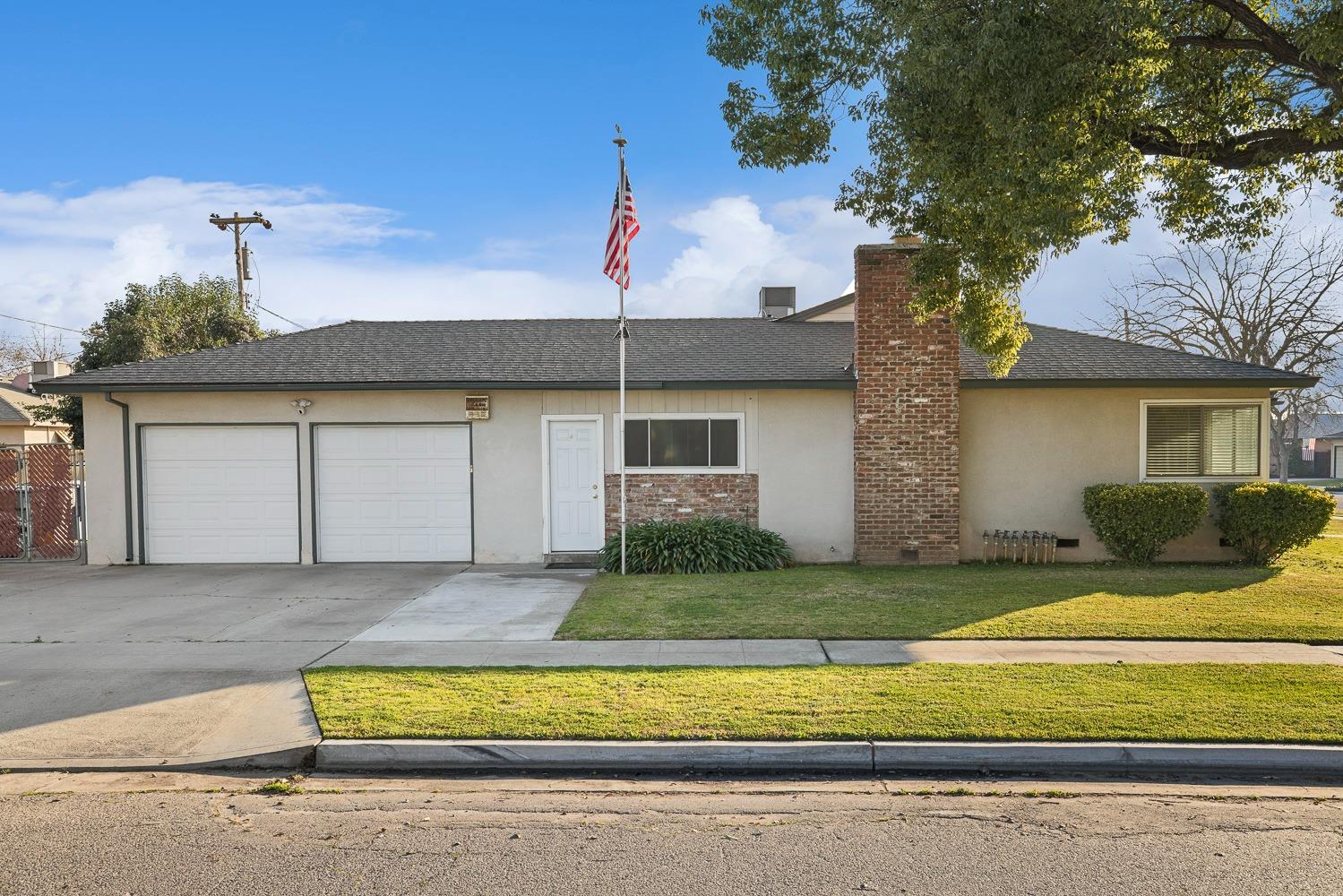 5780 North Angus Street Fresno, CA 93710 - Photo 4 of 41 a front view of a house with a yard and garage