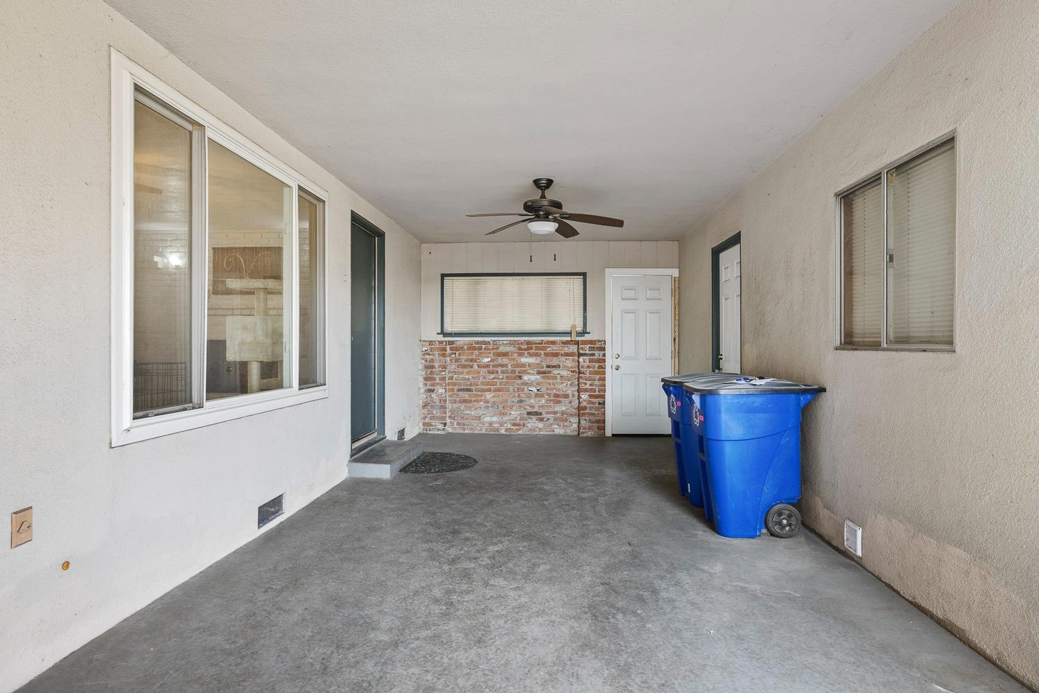 5780 North Angus Street Fresno, CA 93710 - Photo 41 of 41 a view of an empty room with a window