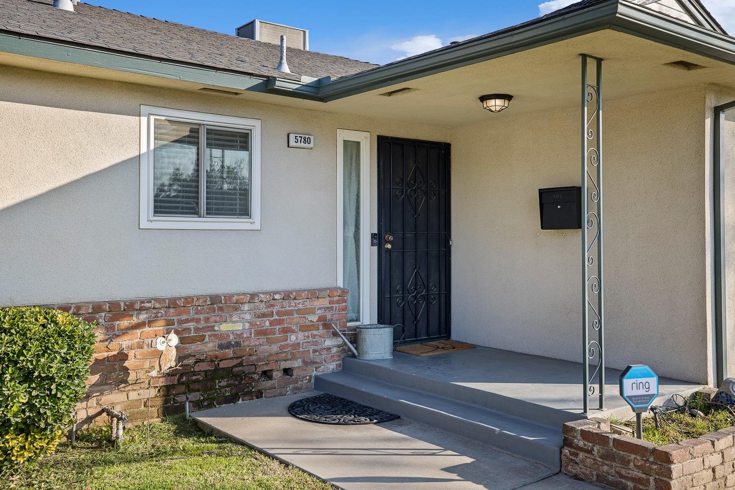 5780 North Angus Street Fresno, CA 93710 - Photo 5 of 41 a front view of a house