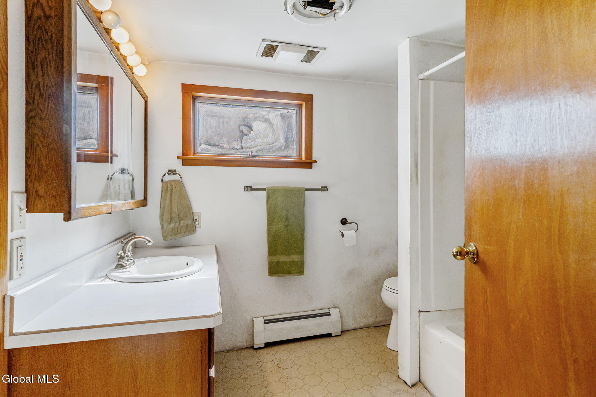 533 New Baltimore Road New Baltimore, NY 12192 - Photo 19 of 36 37-web-or-mls-1032-dibella-dr