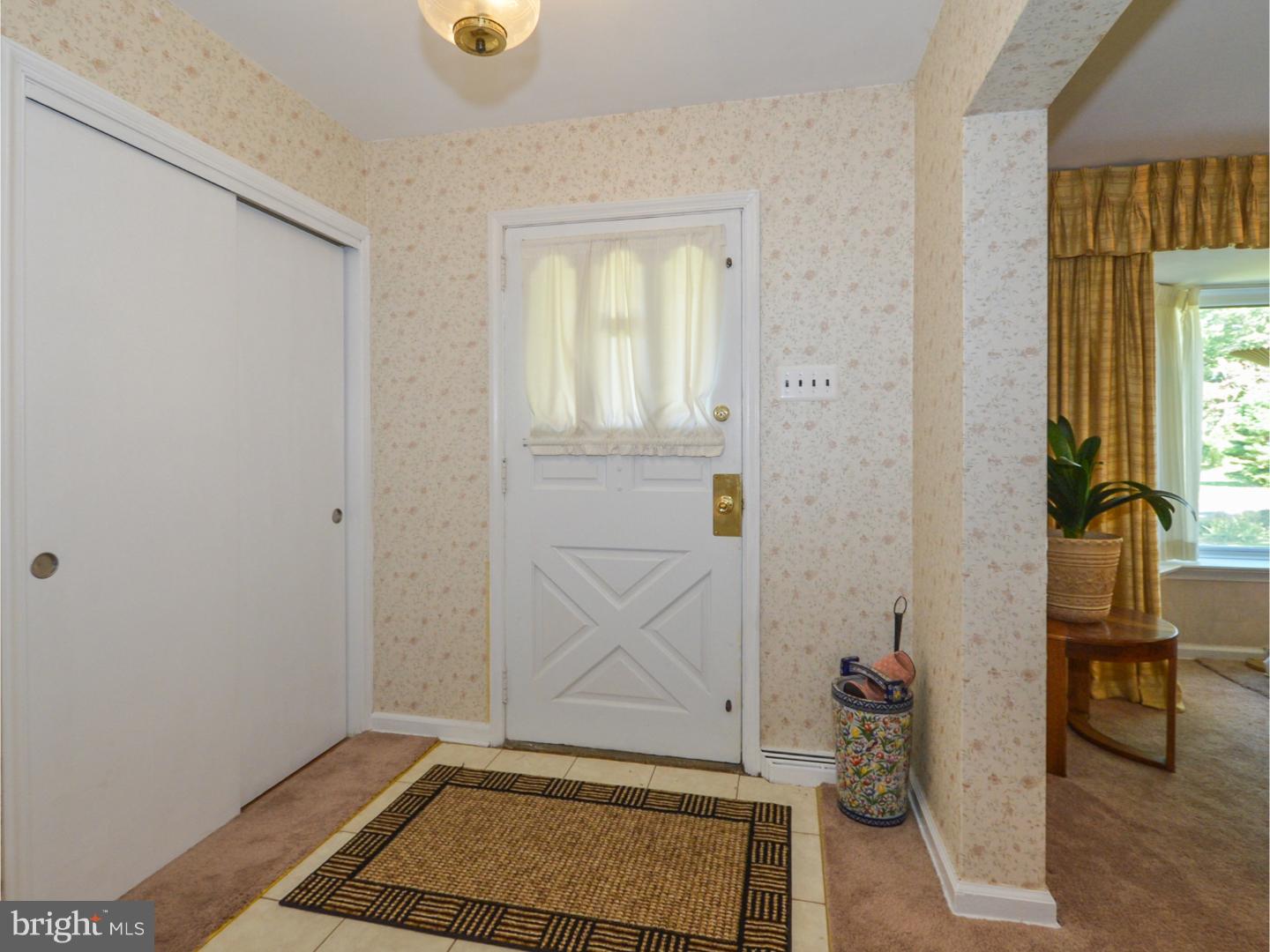 168 Madison Road Huntingdon Valley, PA 19006 - Photo 6 of 25 Foyer