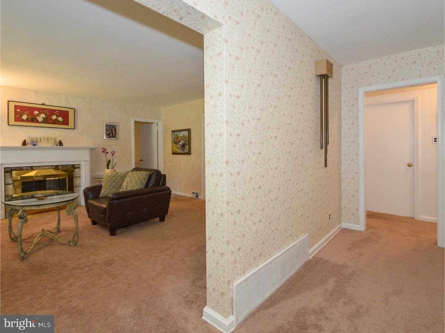 168 Madison Road Huntingdon Valley, PA 19006 - Photo 7 of 25 Living Room