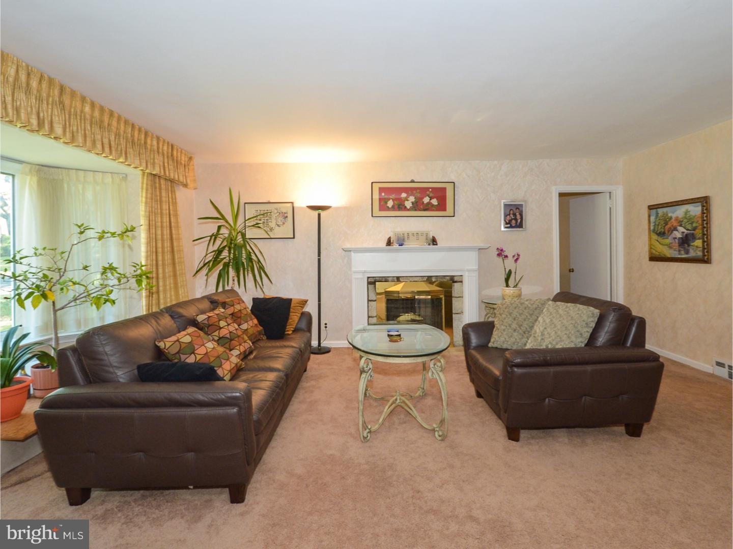 168 Madison Road Huntingdon Valley, PA 19006 - Photo 8 of 25 Living Room