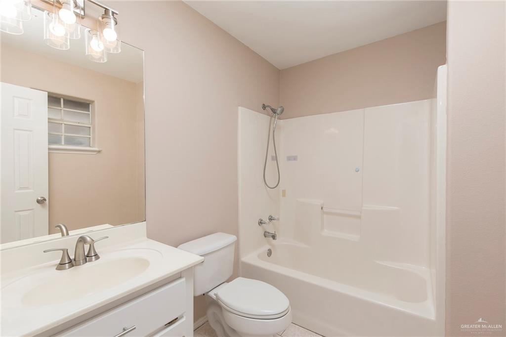 508 Patricia Street Mission, TX 78572 - Photo 9 of 24 Bathroom