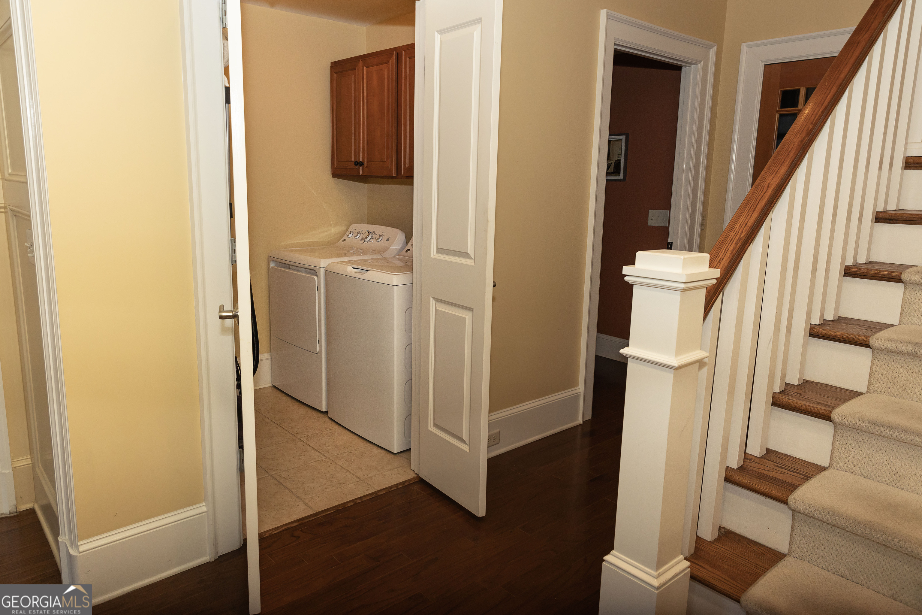 102 Arbors Court Dublin, GA 31021 - Photo 33 of 33 a view of a hallway with wooden floor and entryway