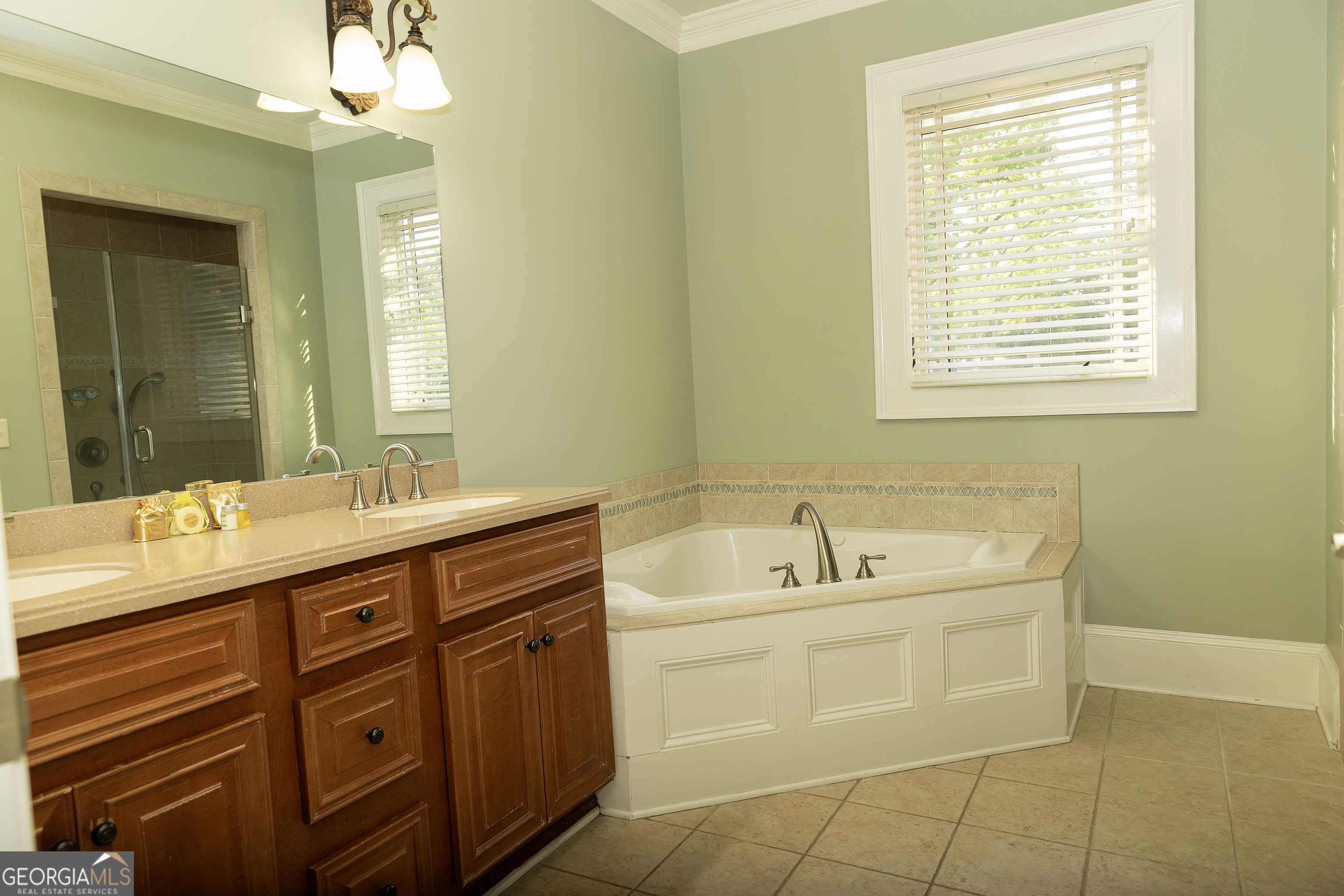 102 Arbors Court Dublin, GA 31021 - Photo 10 of 33 a spacious bathroom with a tub sink and mirror