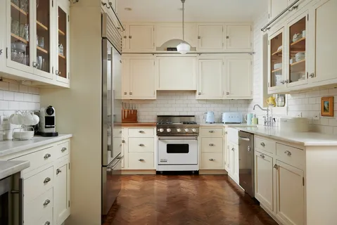 $1,050,000 | 635 West Sheridan Road, Unit 1, Chicago, IL 60613