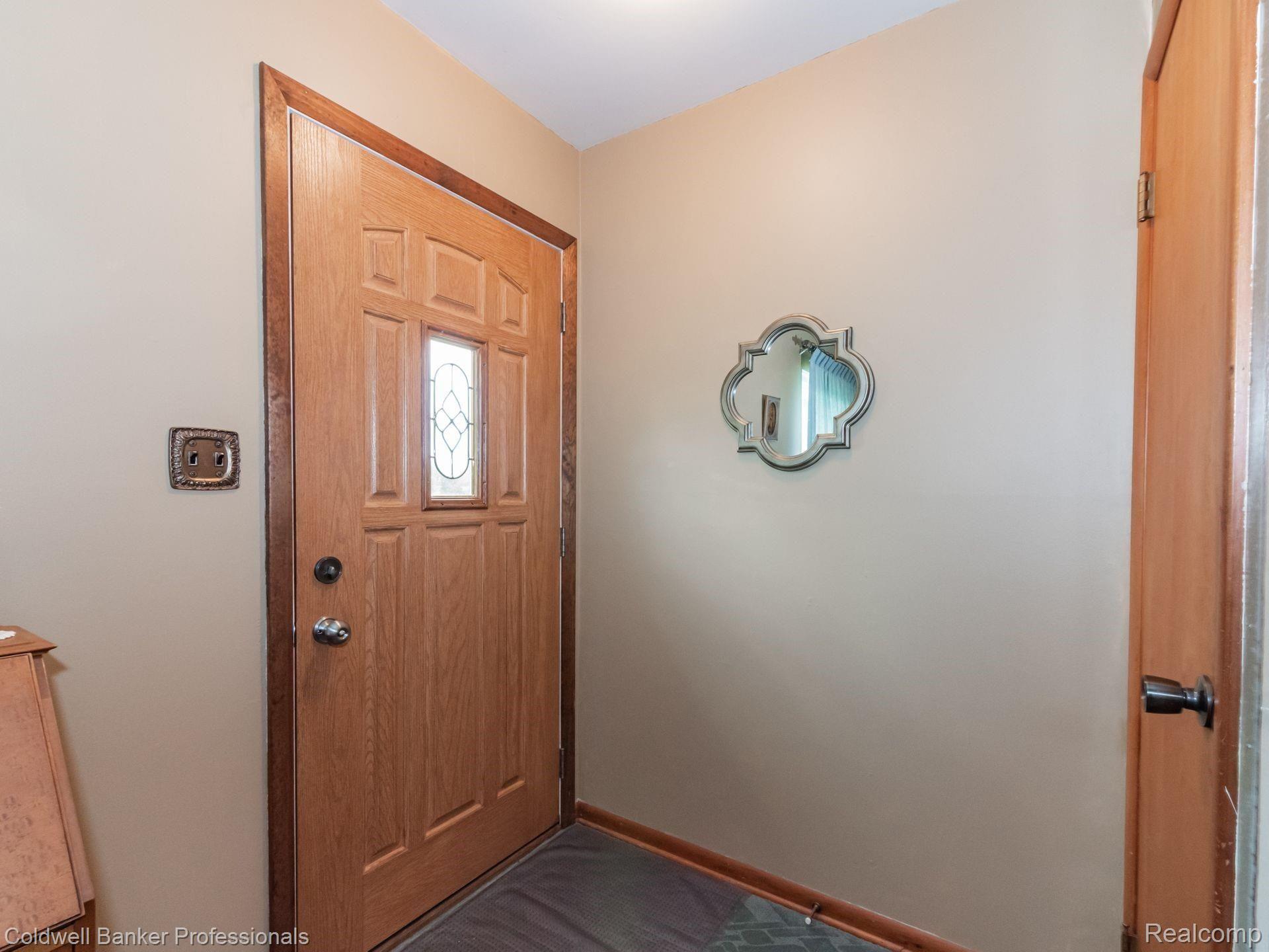 6001 Maybee Road Clarkston, MI 48346 - Photo 6 of 30 6