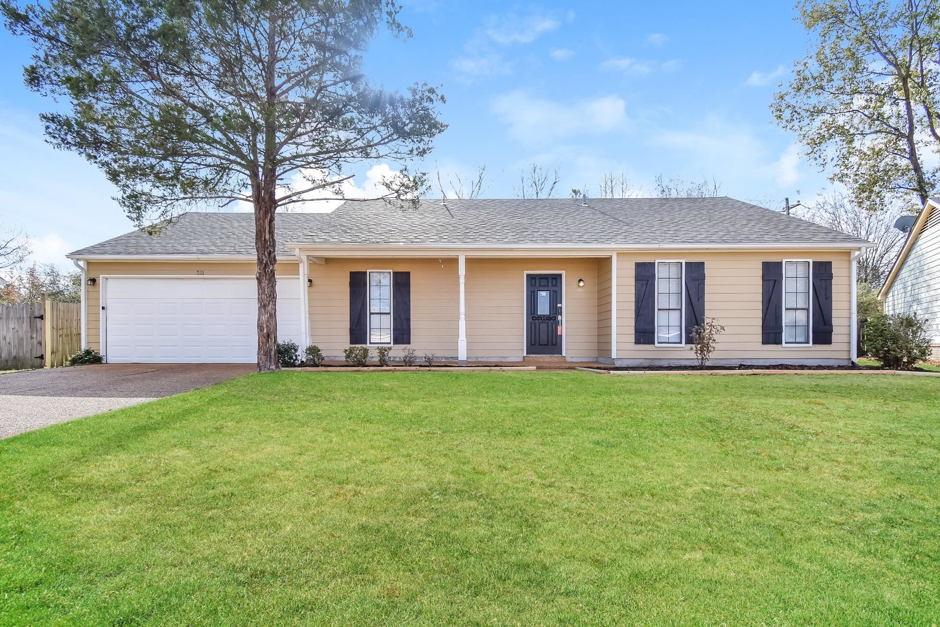 Ranch-style house with a shingled roof, a porch, driveway, and a garage