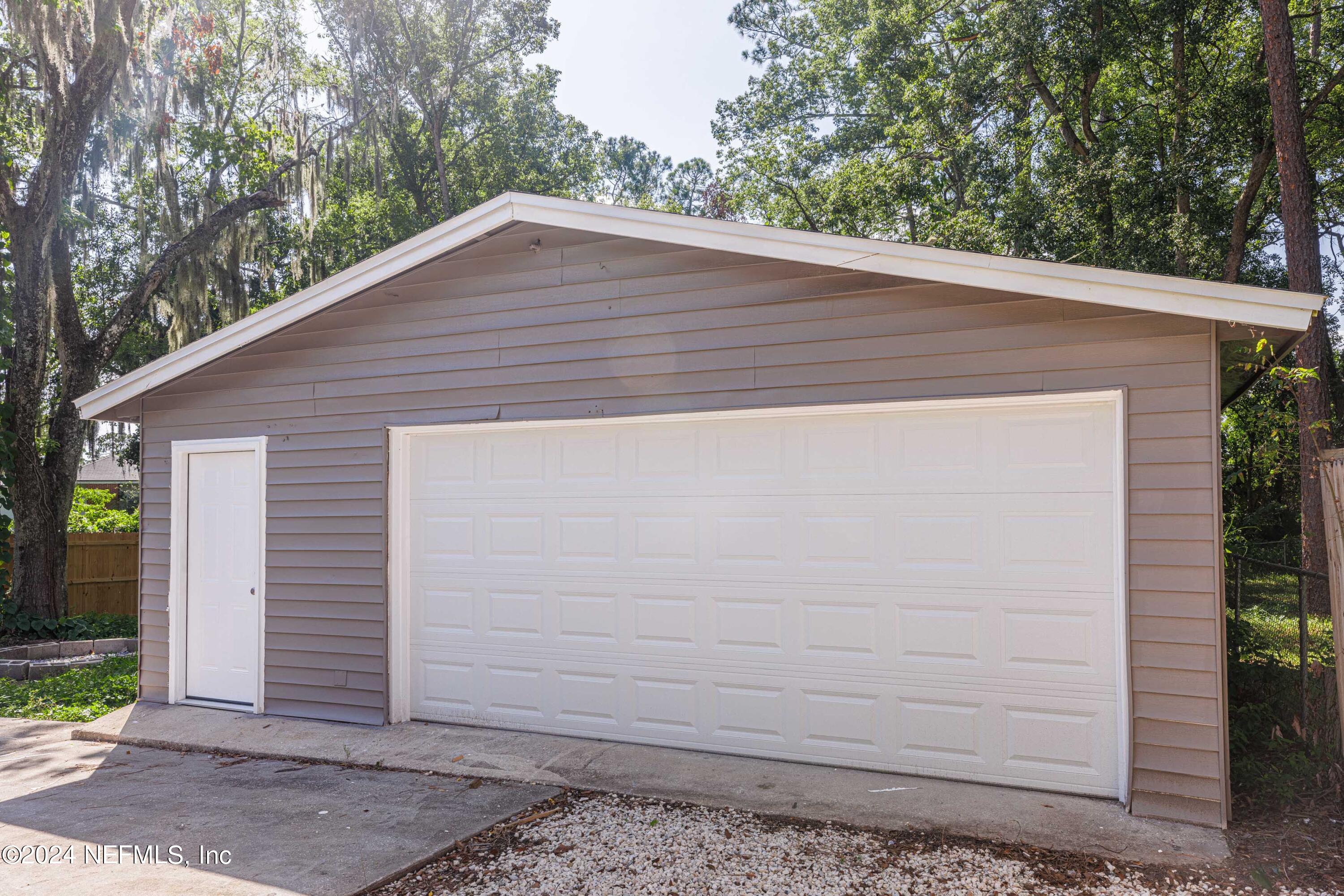 2448 Parental Home Road Jacksonville, FL 32216 - Photo 20 of 21 a backyard of a house