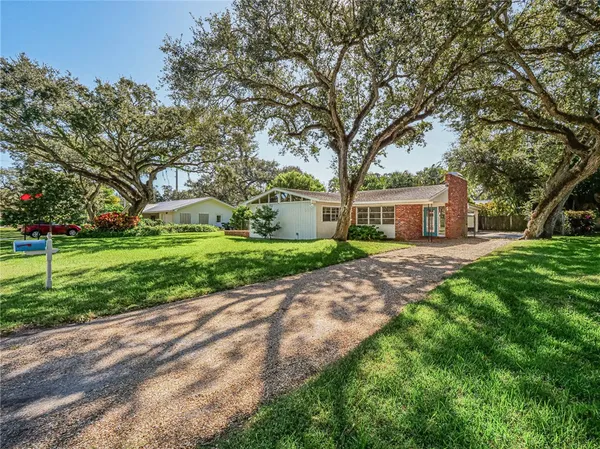 $2,700 | 626 Gardenia Lane, Vero Beach, FL 32963