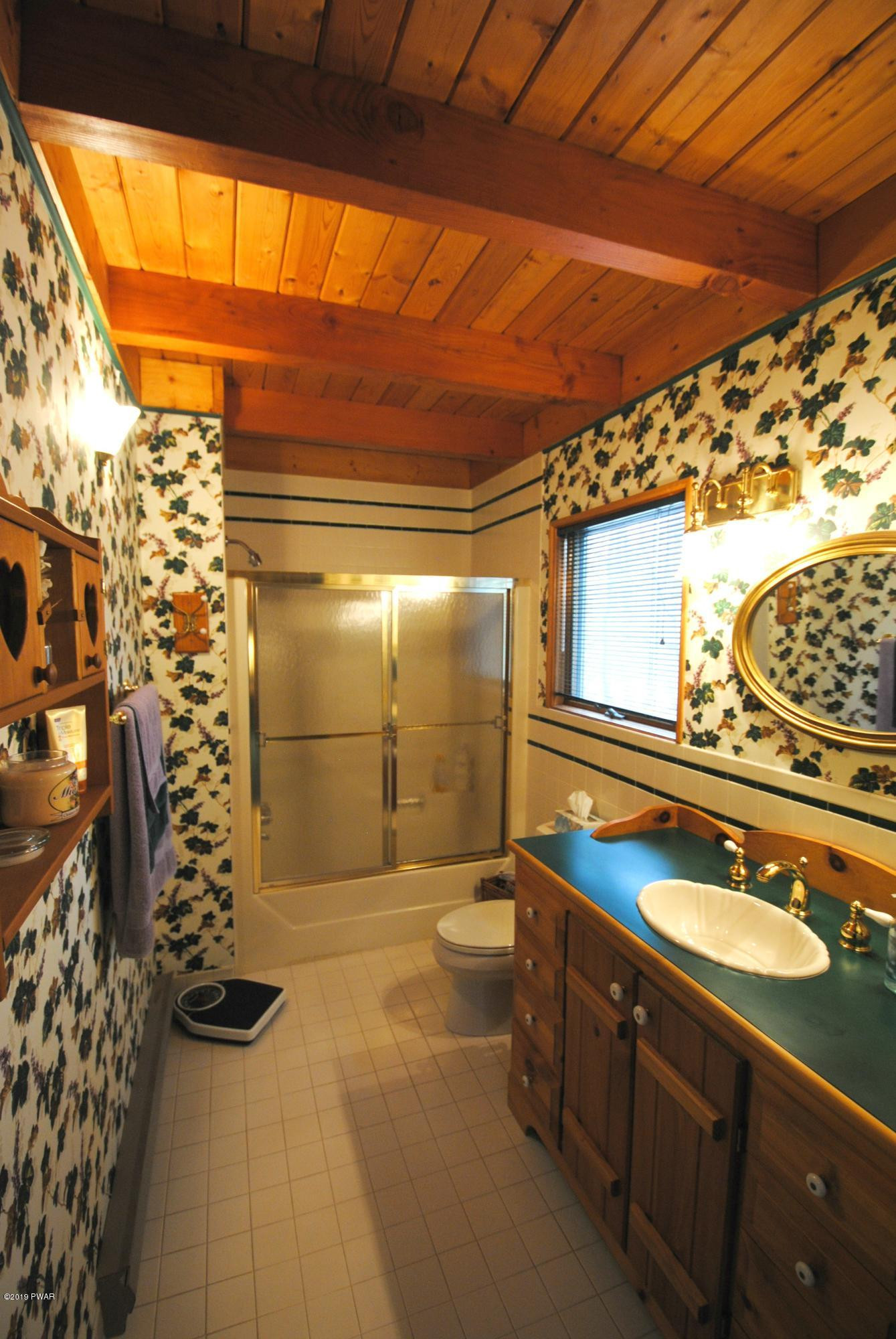 4006 Par Drive Lake Ariel, PA 18436 - Photo 14 of 29