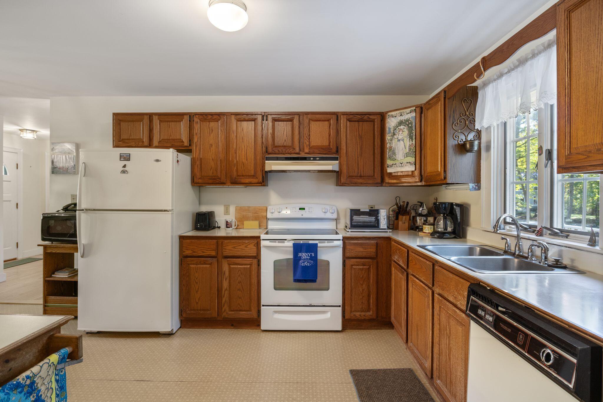 6 Passaic Road Cape Neddick, ME 03902 - Photo 18 of 35 Kitchen