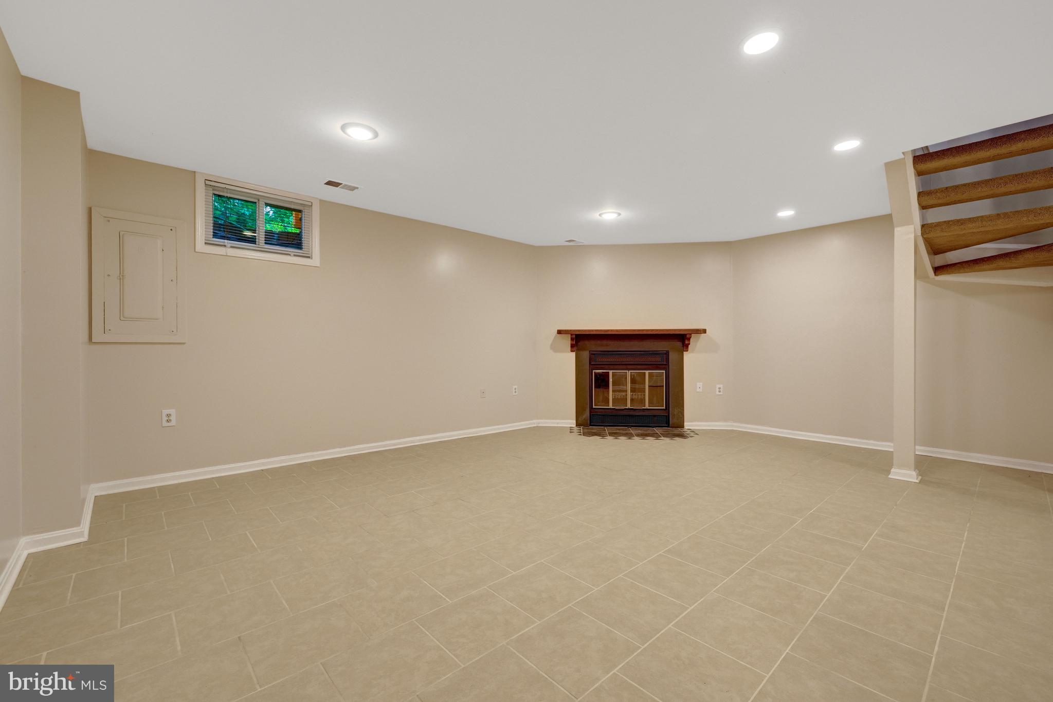 11992 Sentinel Point Court Reston, VA 20191 - Photo 38 of 49 Rec room - alternate view