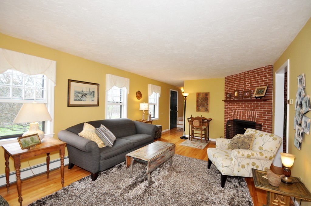 157 Wallace Hill Road Townsend, MA 01469 - Photo 4 of 29