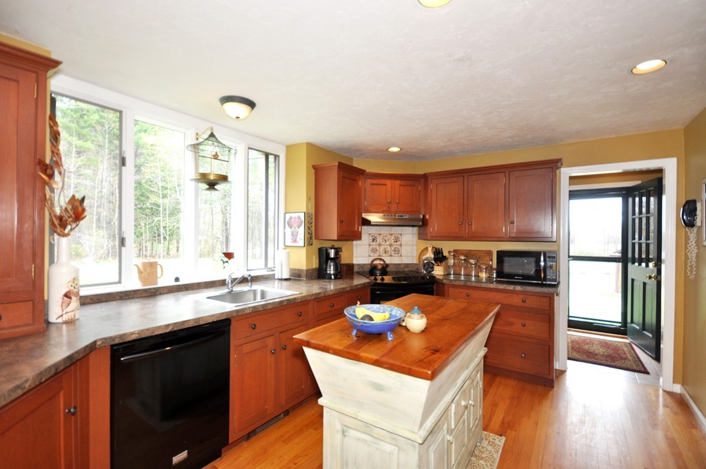 157 Wallace Hill Road Townsend, MA 01469 - Photo 8 of 29