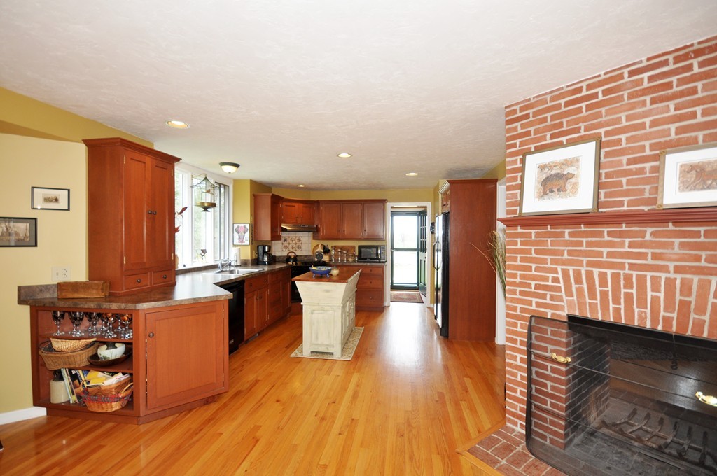 157 Wallace Hill Road Townsend, MA 01469 - Photo 9 of 29