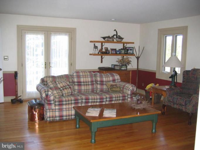 5394 Old Bust Head Road Broad Run, VA 20137 - Photo 12 of 29 Living Room
