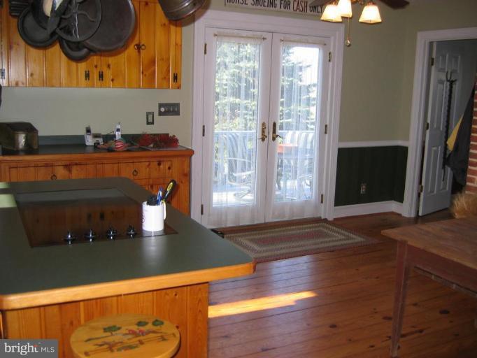 5394 Old Bust Head Road Broad Run, VA 20137 - Photo 8 of 29 Kitchen door to deck