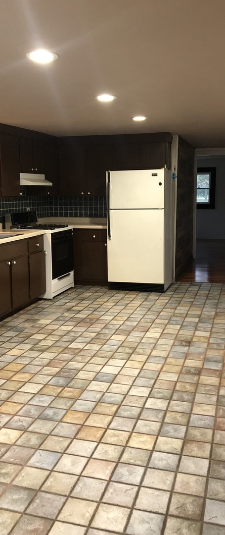 22172 West Pineview Drive Antioch, IL 60002 - Photo 4 of 6