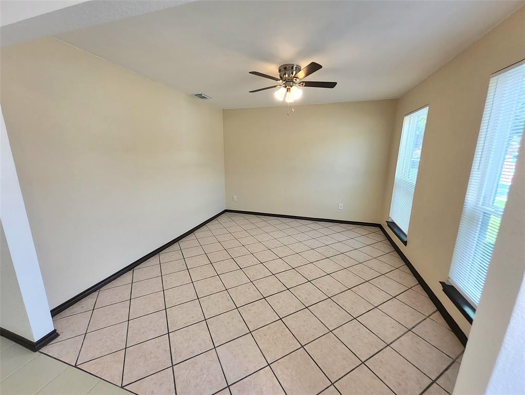 4672 Heatherbrook Lane Grand Prairie, TX 75052 - Photo 3 of 24