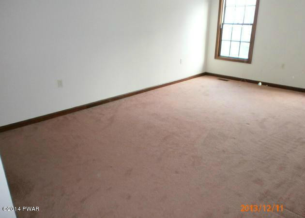 213 Dryden Road Stroudsburg, PA 18360 - Photo 4 of 9 Gallery Image 4