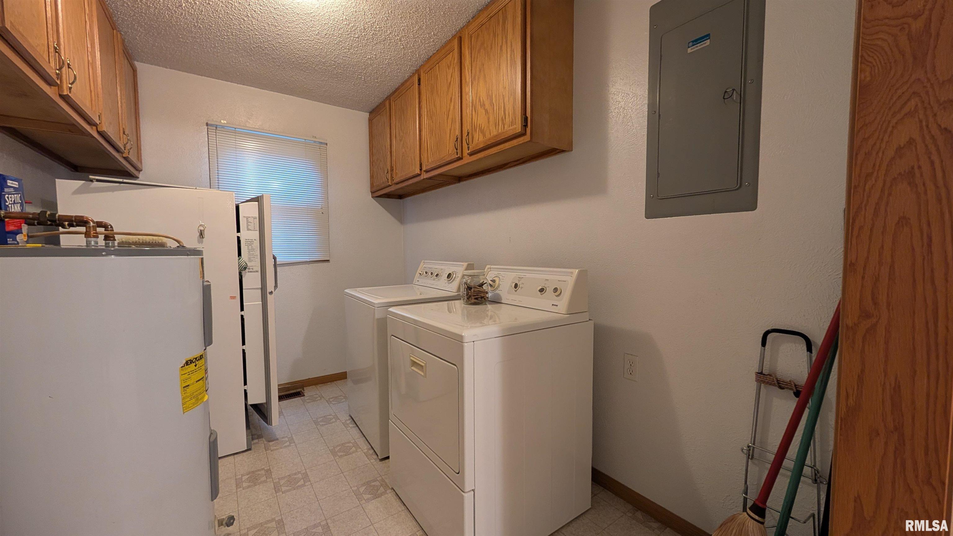4487 Davis Road Pawnee, IL 62558 - Photo 11 of 34 Gallery Image 11