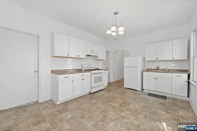$2,200 | 21 Walnut Street, Unit 2, Clifton, NJ 07013