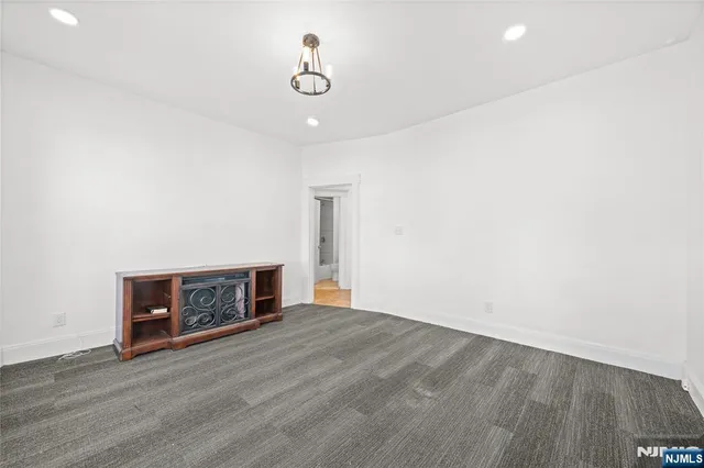 $2,200 | 21 Walnut Street, Unit 2, Clifton, NJ 07013