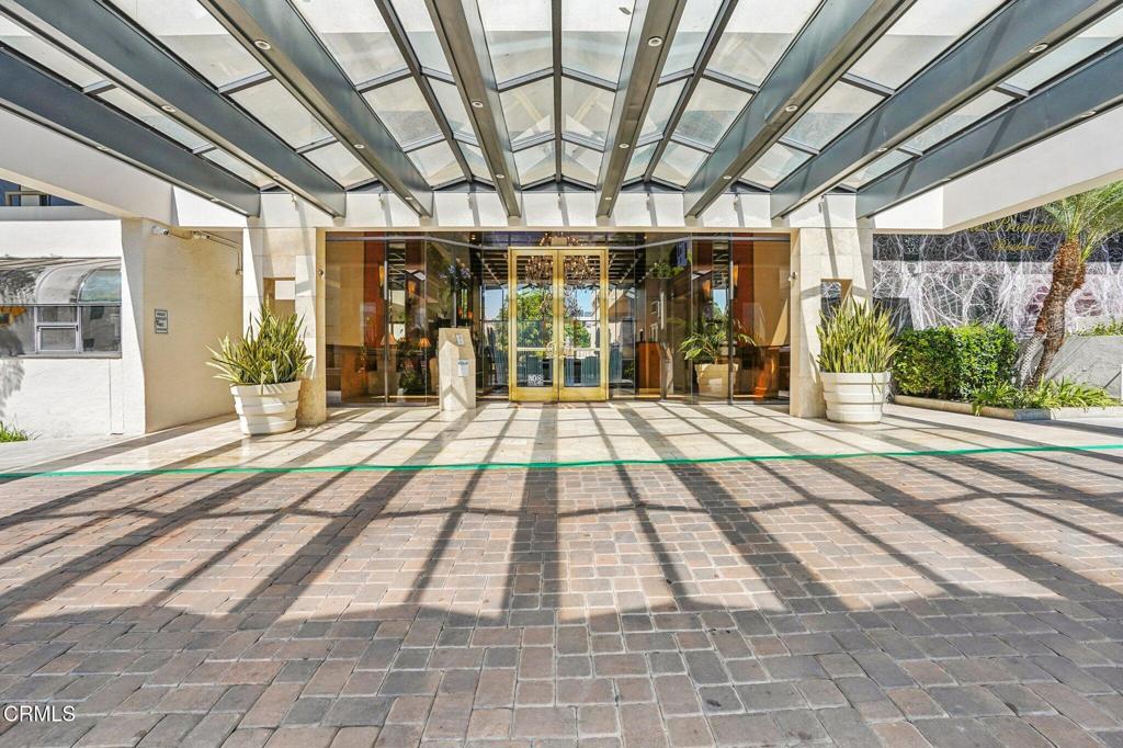 121 South Hope Street, Unit 408 Los Angeles, CA 90012 - Photo 1 of 32 37-web-or-mls-S Hope St-2209-901