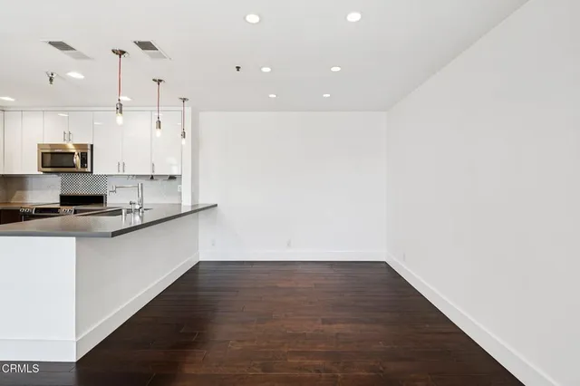 $795,000 | 121 South Hope Street, Unit 408, Los Angeles, CA 90012