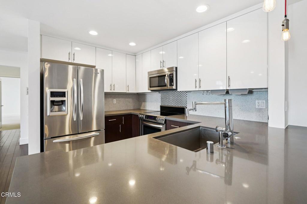 121 South Hope Street, Unit 408 Los Angeles, CA 90012 - Photo 13 of 32 14-web-or-mls-S Hope St-S2209-012