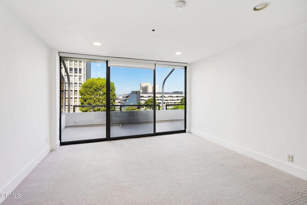 121 South Hope Street, Unit 408 Los Angeles, CA 90012 - Photo 16 of 32 17-web-or-mls-S Hope St-S2209-015