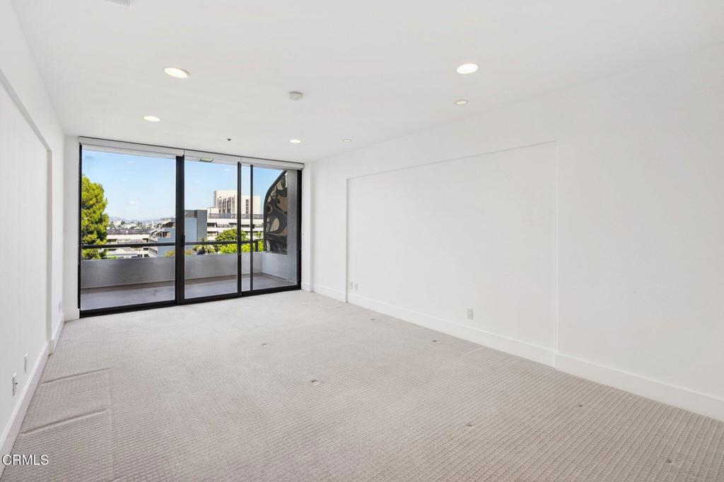 121 South Hope Street, Unit 408 Los Angeles, CA 90012 - Photo 21 of 32 22-web-or-mls-S Hope St-S2209-020