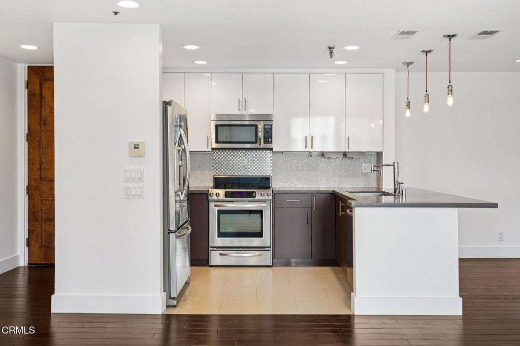 121 South Hope Street, Unit 408 Los Angeles, CA 90012 - Photo 9 of 32 10-web-or-mls-S Hope St-S2209-008