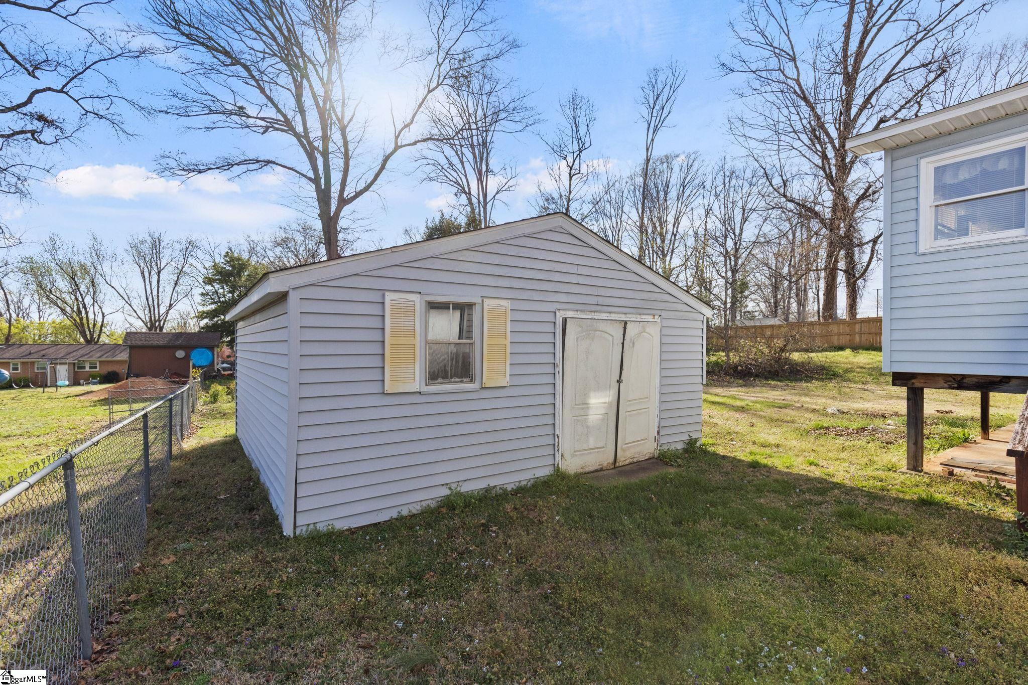 912 South Buncombe Road Greer, SC 29650 - Photo 12 of 29