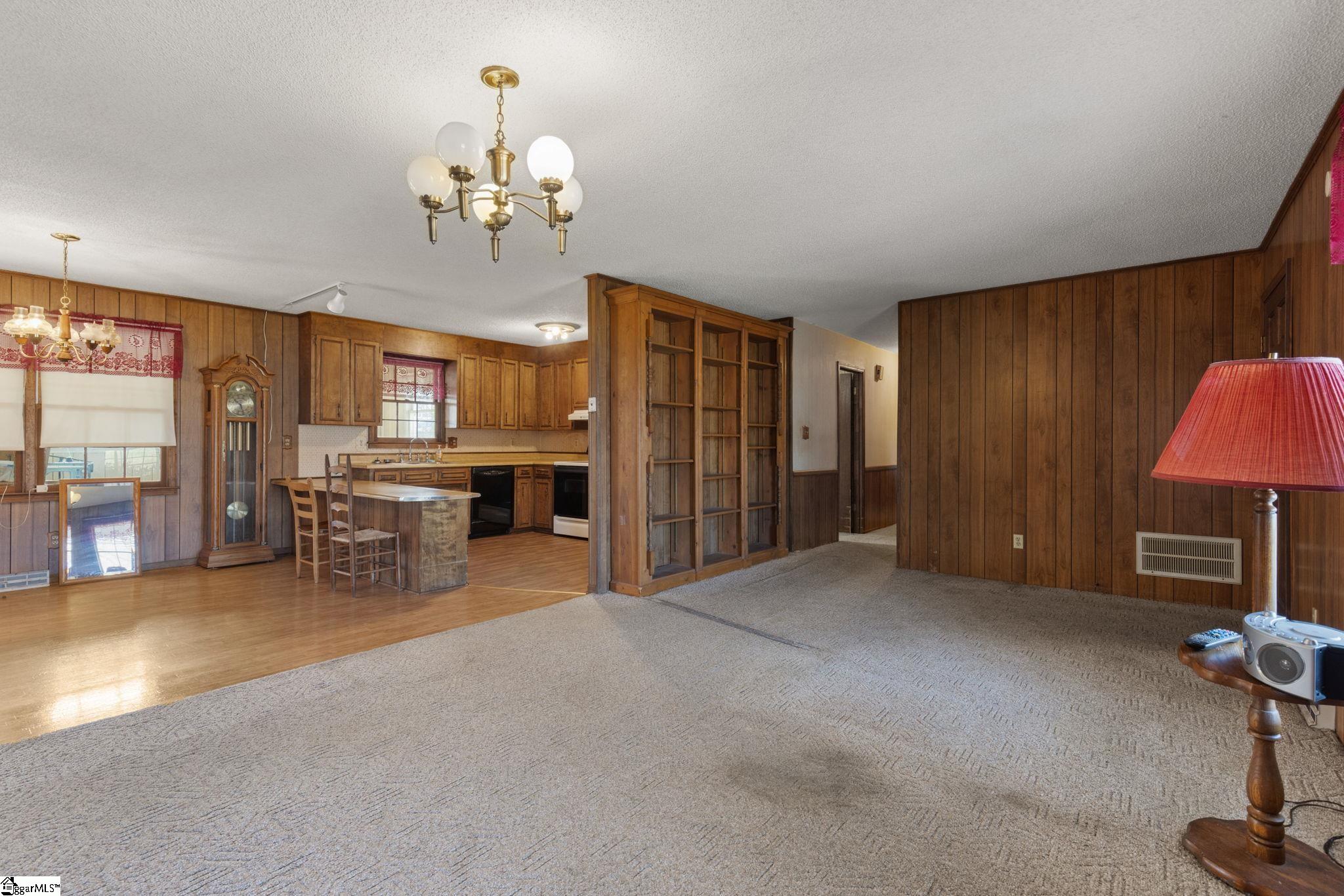 912 South Buncombe Road Greer, SC 29650 - Photo 14 of 29