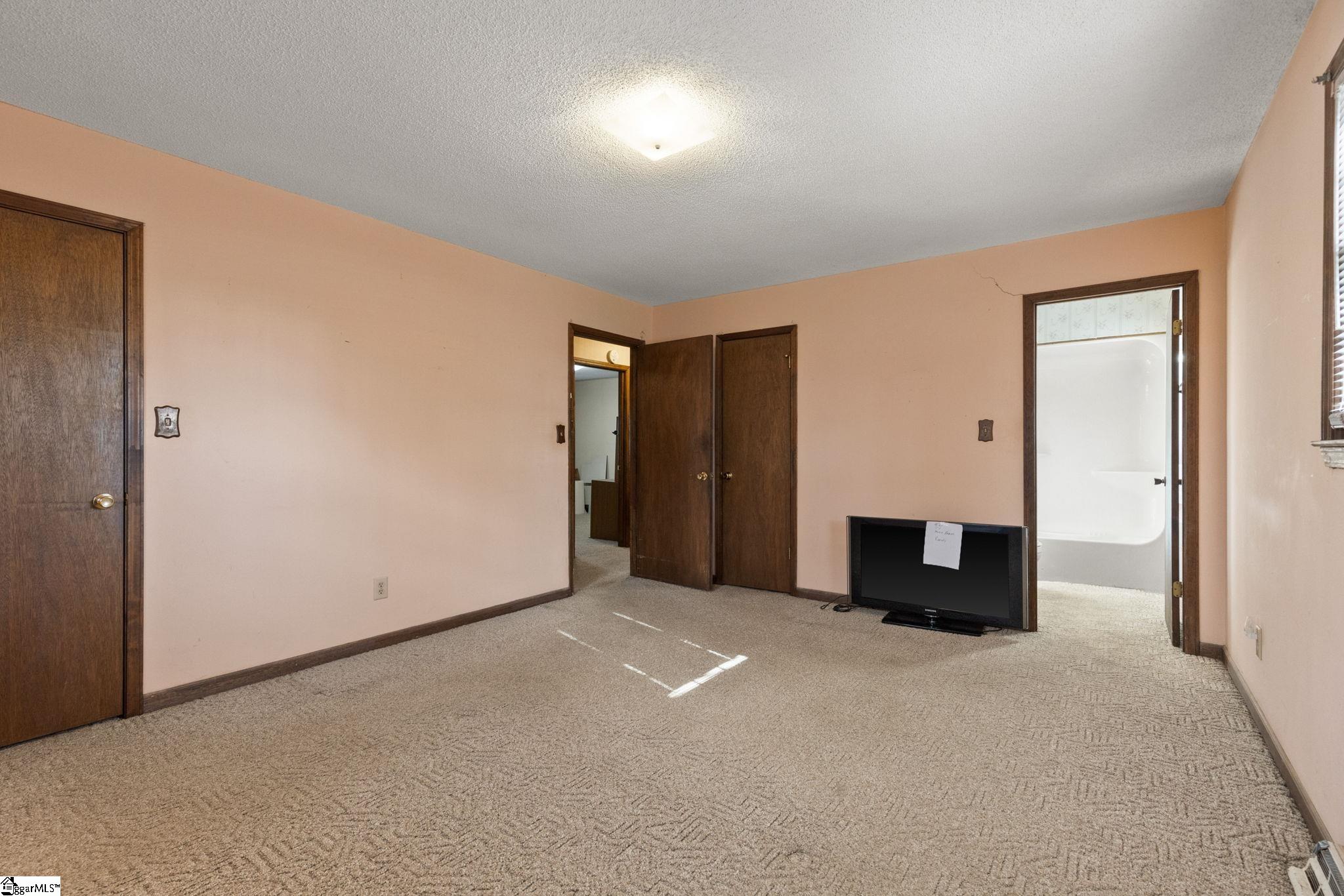 912 South Buncombe Road Greer, SC 29650 - Photo 4 of 29