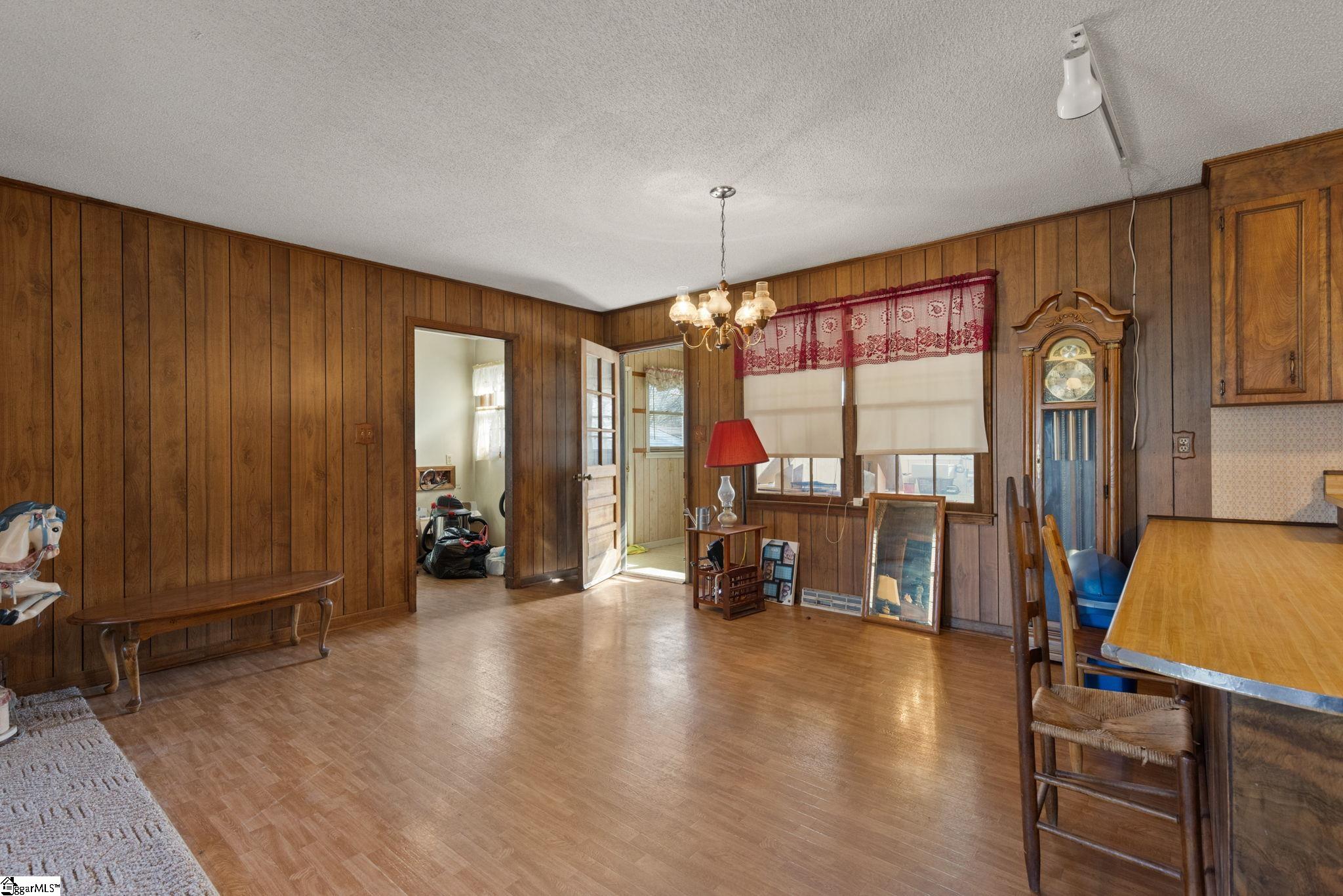 912 South Buncombe Road Greer, SC 29650 - Photo 6 of 29