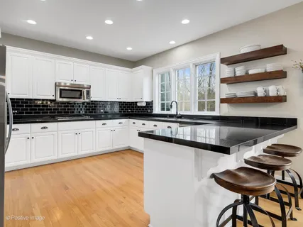 $1,000,000 | 525 South Oak Avenue, Westmont, IL 60559