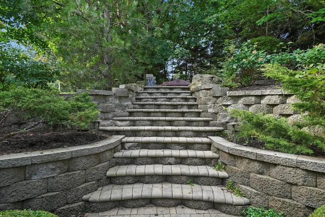 $2,500,000 | 80 Geneva Court, Inverness, IL 60010