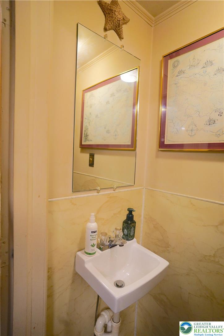 22 Dowell Street Slatington, PA 18080 - Photo 22 of 44