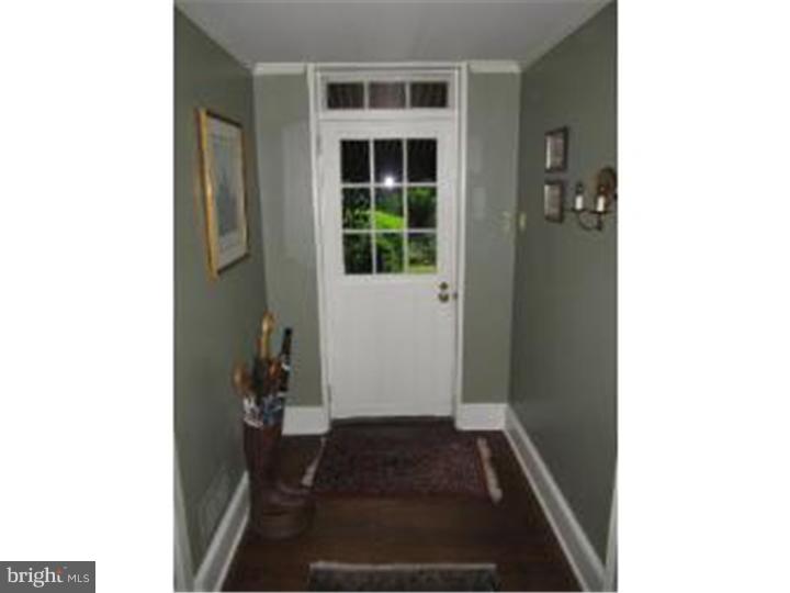 938 Brower Road Wayne, PA 19087 - Photo 2 of 19 Foyer
