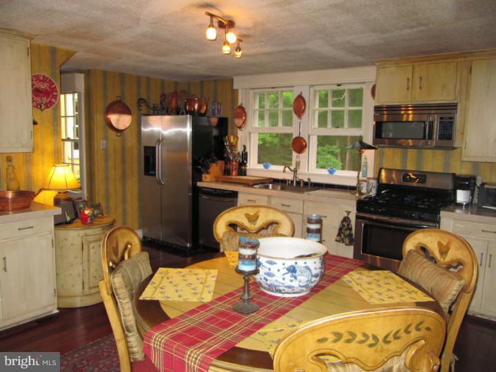 938 Brower Road Wayne, PA 19087 - Photo 8 of 19 Kitchen