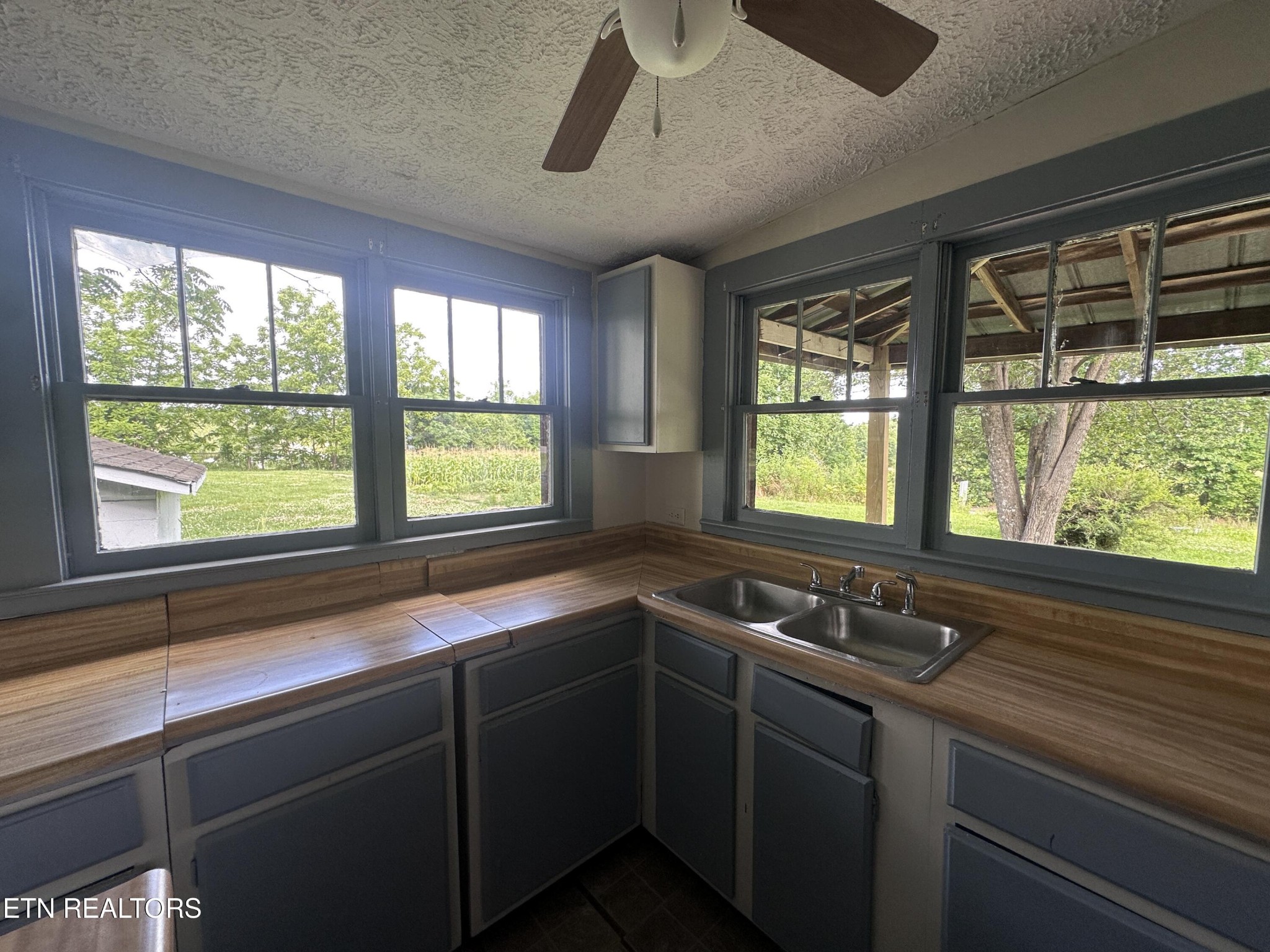 1671 Taylor Place Road Jamestown, TN 38556 - Photo 10 of 35 Gallery Image 10