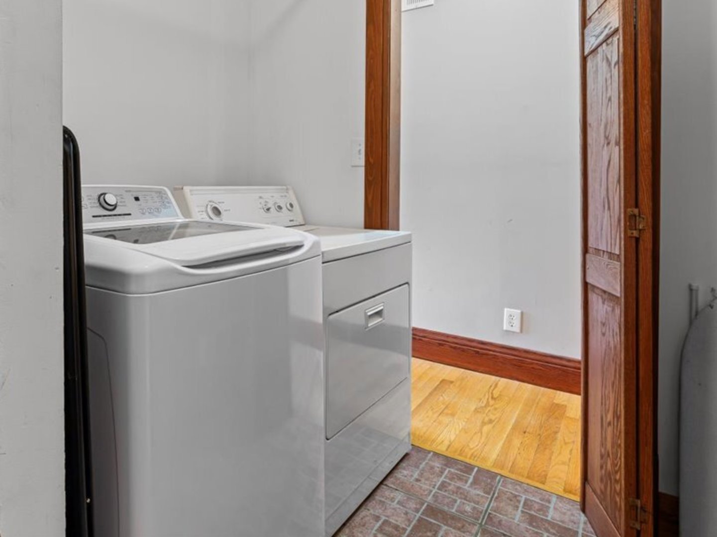 717 Edward Street Sycamore, IL 60178 - Photo 13 of 21 a utility room with dryer and washer
