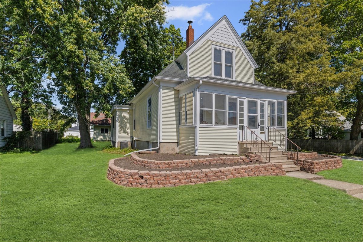 717 Edward Street Sycamore, IL 60178 - Photo 2 of 21 a front view of a house with a garden